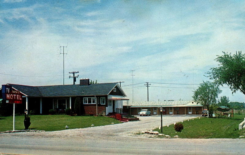 Danis Motel - Vintage Postcard
